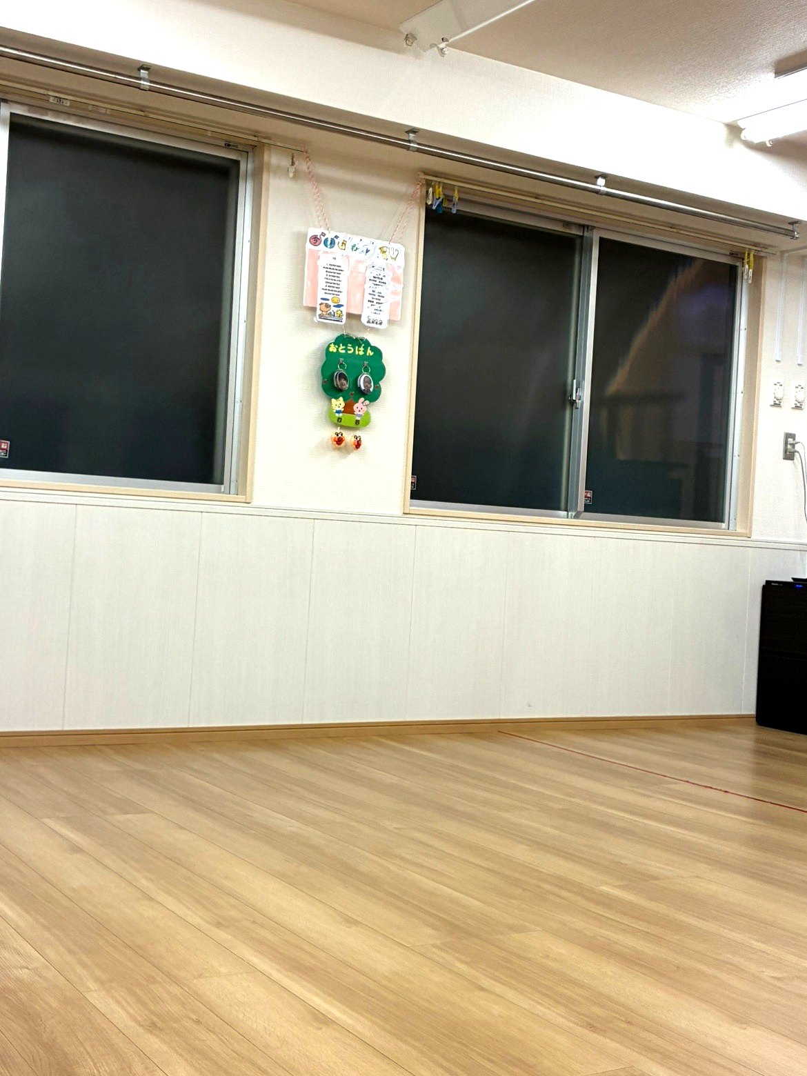 広々とした保育室の床